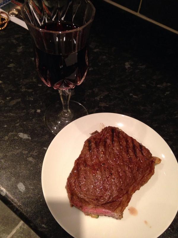 teen_d's tweet photo. Dining like Hannibal lector tonight!! (Apart from the human bit) #steakqueen #singledining http://t.co/mpz5ta0l6U