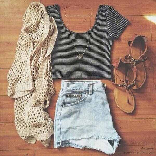 ElClubDeModa's tweet image. Perfecto look,con cardigan de lana por si corre el viento.