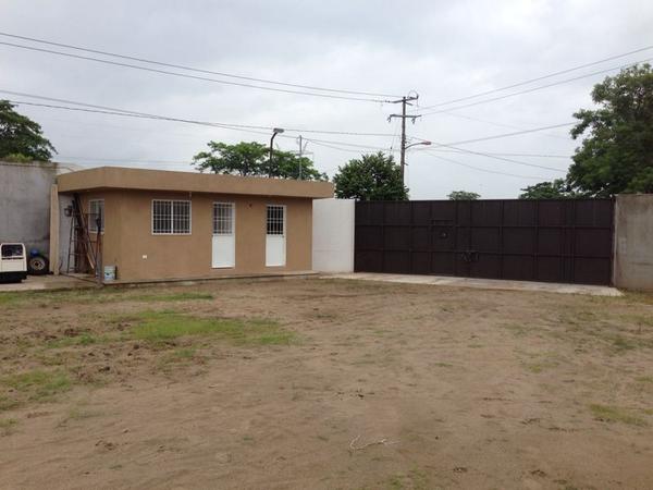 tegova's tweet photo. Rento bodega para patio de maniobras. Zona country. http://t.co/QSXKczx4Ek