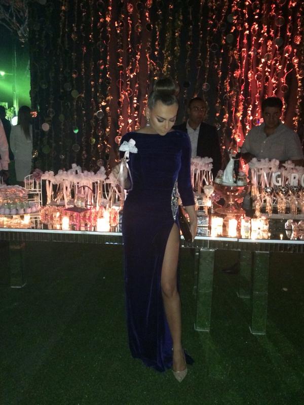 IzzatHajj's tweet photo. "@stephy_saliba: What do u think of the look ?! #stephymtv #stephyatwork #weddingseason http://t.co/JGURu5oopK" wwaaaaaawwwwww