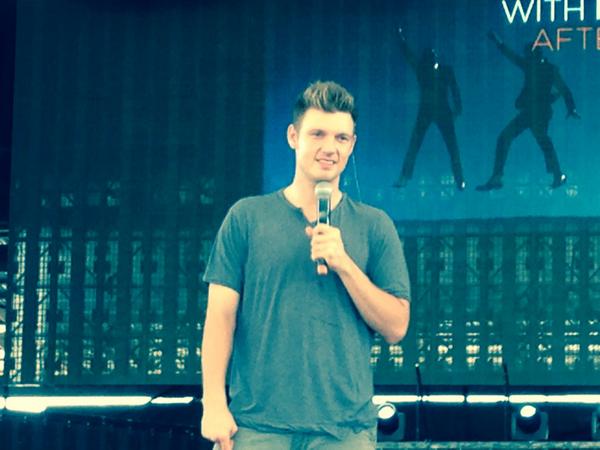 JaimeB777's tweet photo. @VH1 @Lauren_Kitt biggest change since wedding? @nickcarter where was your wedding ring on tour? #IHeartNickCarter http://t.co/e7ens6QcSw