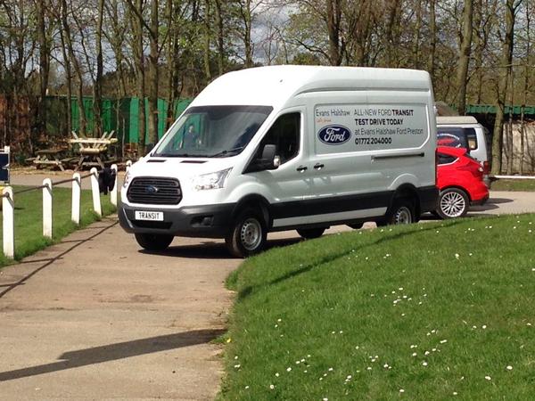 EvansHalshawPR's tweet photo. Looking for a new Ford Commercial Vehicle, tweet us for an instant quote #ford #evanshalshaw #hullhour #transit http://t.co/rxEFfcdaHz