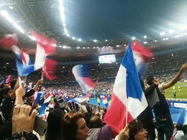 awcreation's tweet photo. Au @StadeFrance Merci au #BusCocaCola, à @cocacolafr et @rosbeefparis :) http://t.co/sTcQ5LgzzW