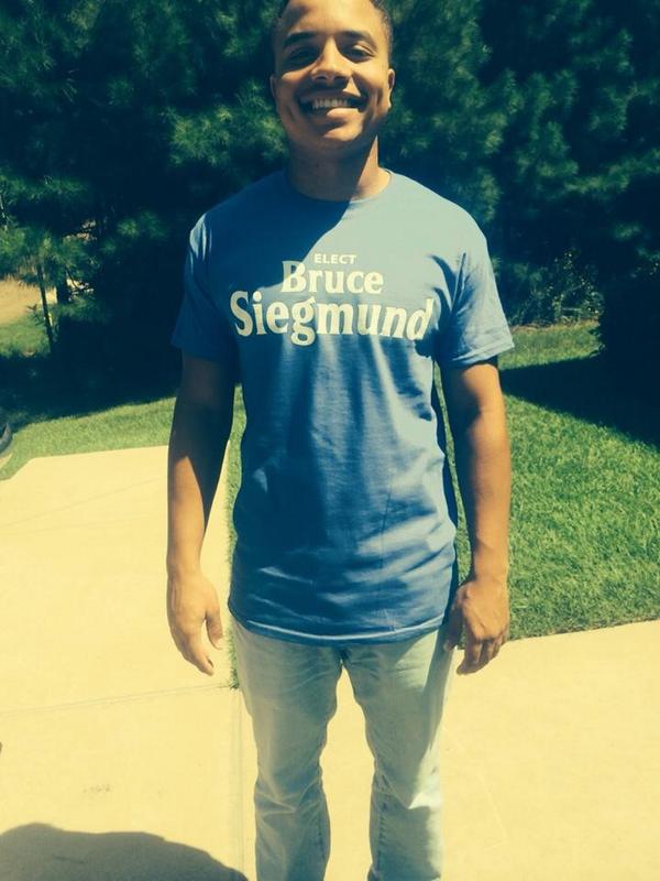 RustonBruce's tweet photo. The shirts are in! Get them while they're hot!! #BruceFor5 http://t.co/xlyfEE04Pq