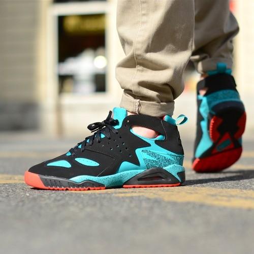 Interacción Delgado esta ahí Sneaker Shouts™ on Twitter: "On foot look at the Nike Air Tech Challenge  Huaraches. Grab a pair for $50 under retail here: http://t.co/NTyHPXtgg7  http://t.co/WzYZSJhtwJ" / Twitter