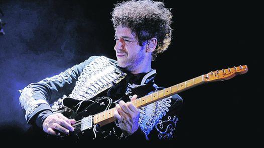 UNoticias's tweet photo. #ConsultaÚN ¿Tienes una foto en un concierto de Cerati? Mándala usando #UNoticias #HastaSiempreCerati #GraciasTotales http://t.co/AtWc1Flznh