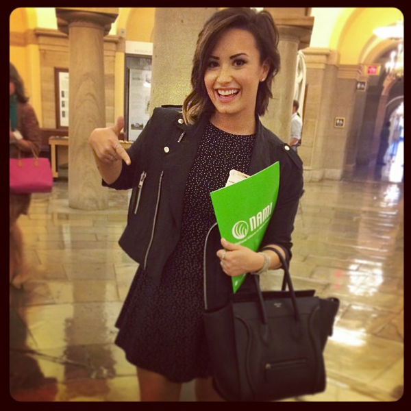 LovatoCrowd's tweet photo. ddlovato: Standing on the VERY epicenter of D.C.!!!! 🇺🇸🇺🇸🇺🇸 #capitolhill #act4mentalhealth #mentalhealth #namicon2014 http://t.co/AAUUldJCd9