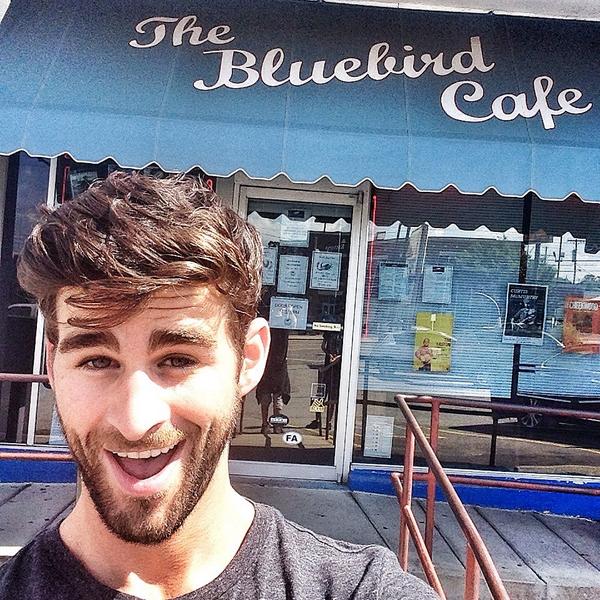 CSalvatore's tweet image. Ahh look where I'm at! #nashville @BluebirdCafeTN