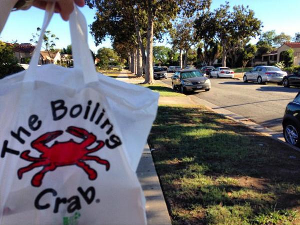 BCKtown's tweet photo. Holding hands with bae #BoilingCrabtogo #justBCthings @caalvin_cheung http://t.co/yYfl26fGCo