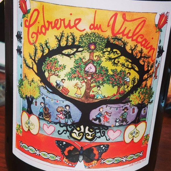 riesling24's tweet photo. Grande bulles naturelle issus des trois pépins de pomme, poire et coing ! #Cidre #suisse #pomme  #perritaz  #cidr... http://t.co/jnLZLG911t