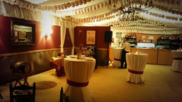 VENENCIADORA's tweet photo. Feria de Utrera preciosa y magnífica #casetaelcandil @sacristiagastro Todo preparado para estos días de Feria!! http://t.co/xKuzDsAjgt
