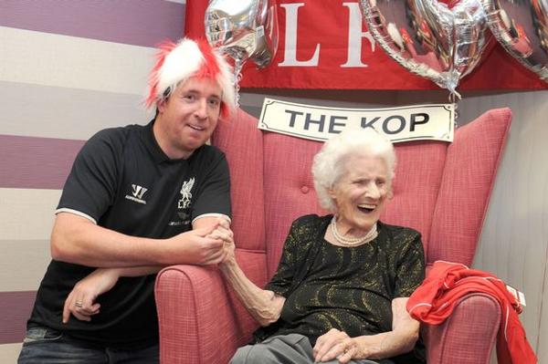 LivEchonews's tweet photo. Lovely this: watch @Robbie9Fowler surprise an #LFC fan on the eve of her 100th birthday http://t.co/DdnlC9PRGF http://t.co/mDUnCMYUof