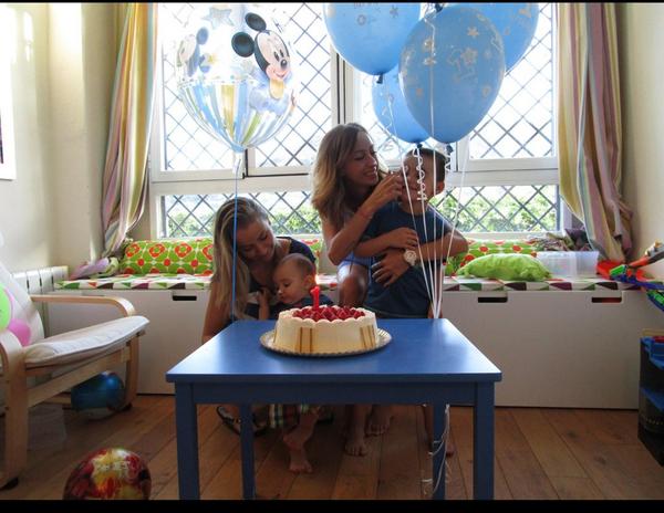 90Monx's tweet photo. Feliz cumple alvaritoo!! ^^ http://t.co/1mDIB7CV87