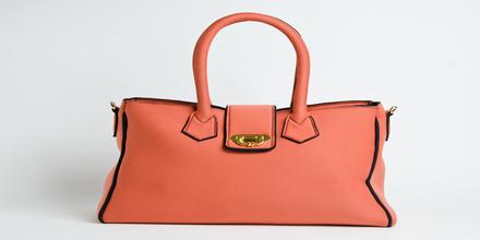 AnahJoyHandbag's tweet photo. @lizkhalifa94 Was this the #handbag you saw? https://t.co/2567fuhCHQ http://t.co/vdM3hKkCvI