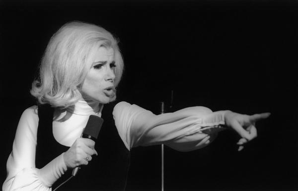 AOL's tweet photo. Celebrities mourn the passing of comedy legend Joan Rivers: http://t.co/6MgnWKv17t #RIPJoanRivers http://t.co/66mQ4a9hiU