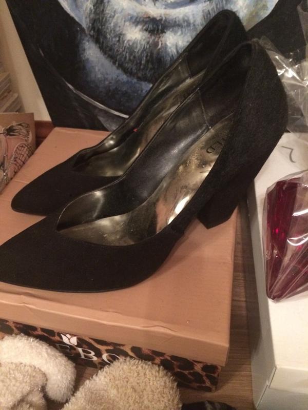 LauraMcMonagle's tweet photo. @helen_mclean86 these yours boot? http://t.co/owbw8AuUsH