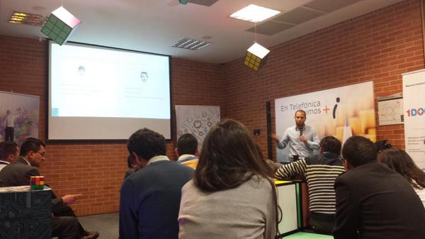 JenyBeltran's tweet image. Conociendo #YahooPipes con @monsieurjosue en @SmartdaysCol #innovando #lovemyjob