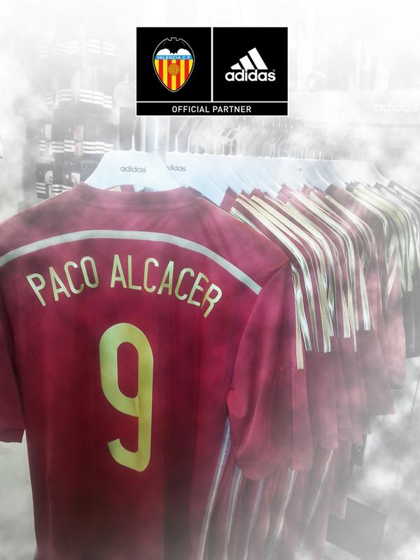 valenciacf's tweet photo. Debuta @paco_alcacer con la selección absoluta. Debuta el 9 de España ¡Enhorabuena! http://t.co/KWAAmpMQgn