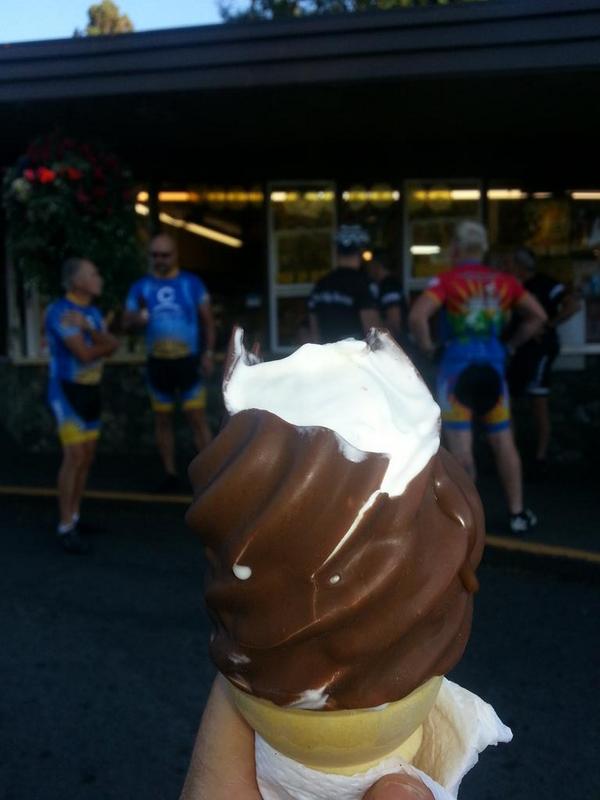 VanIsleLori's tweet image. @TourdeRock @TDRJen @TDRJordanCarrie  The Team is treated to best cone in town tonight!  Tx Rob &amp;amp; @Mcbobfather !!