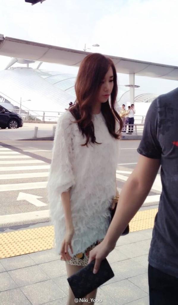 [PIC][05-09-2014]YoonA khởi hành đi Hồng Kông để tham dự sự kiện của thương hiệu "Pandora" vào sáng nay Bwu8YuWCUAA64Fi