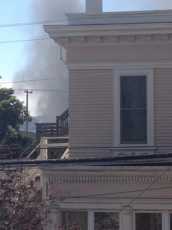 dianasho's tweet photo. The Mission fire - my view from Hampshire Street http://t.co/xuEw4pb3dY