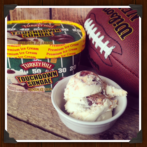 TurkeyHillDairy's tweet photo. #Football season has finally arrived! Our halftime snack: #TouchdownSundae! What’s yours? http://t.co/WIHCGnW9zZ