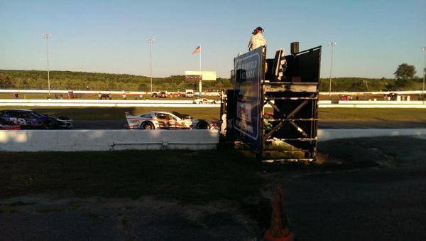 ThompsonSpdwy's tweet photo. #SunocoModifieds on track for the first feature of the night. Perfect weather for a race! #NWAAS #DoubleSunocoMod http://t.co/XaTHD498SI