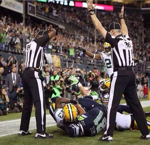 CrownClubCLT's tweet photo. The beginning of the cocky Seahawks fan #InterTouchdownCeption http://t.co/36Kb7cXTjM