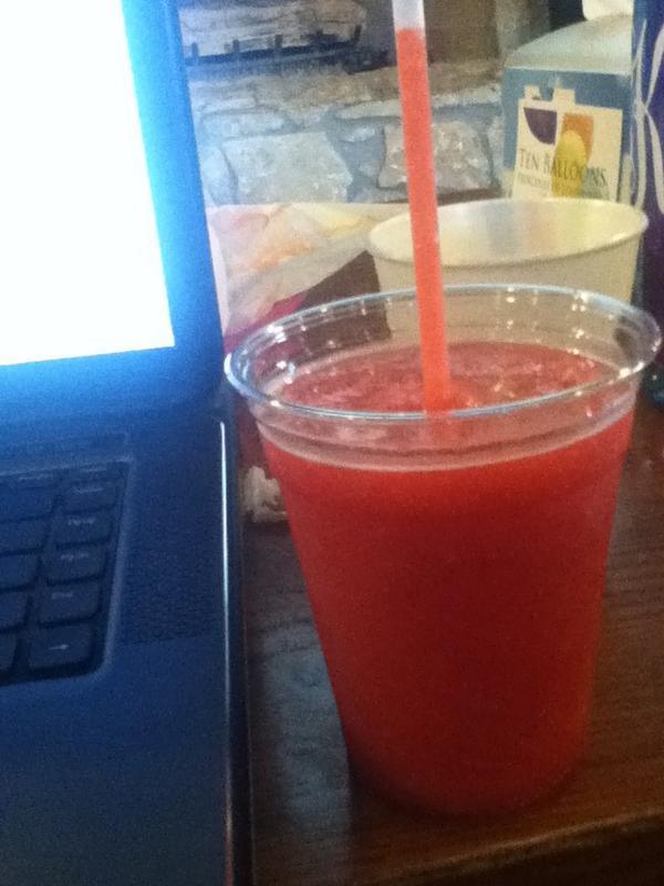 hrfoster16's tweet photo. First smoothie!! @HCShoebox #theboxrocks http://t.co/cmLy8GIW9s