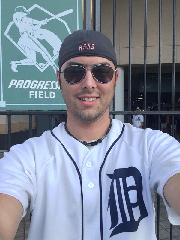 ffmedicmatt's tweet photo. Rocking the @MudHens and @tigers gear in Cleveland tonight. #LiveInCLE #LoveTheHensAndTigers #AndRedWings http://t.co/odBQAFH0ZF