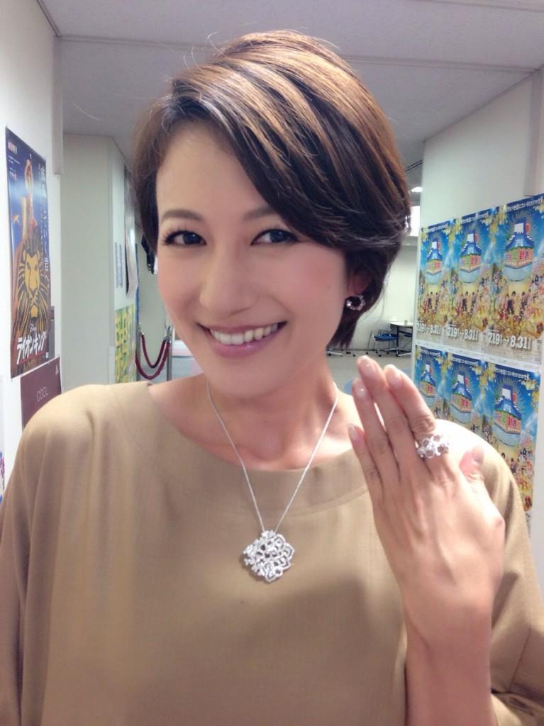 馬場典子 ごきげんよう の 衣装 は Chaumet の新作ジュエリーと Cannon Creation のワンピ ボルドーの靴で秋モードにしてみました Http T Co Qcyxhihft7 馬場典子 ごきげんよう の 衣装 は Chaumet の新作ジュエリーと Cannon Creation のワンピ ボルドーの靴で秋モードにしてみました Http T Co Qcyxhihft7
