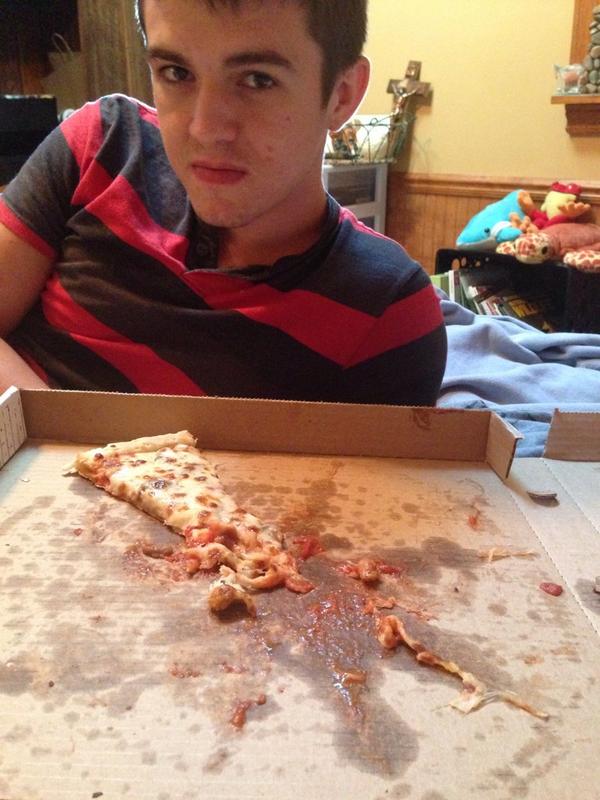 MichaelaKuzila's tweet photo. When your relationship really gets tested. #onepieceleft http://t.co/XliSq7rfbD