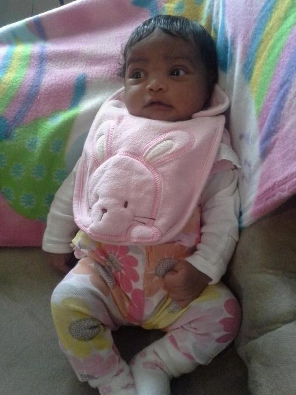 prettyriz_'s tweet photo. Mommy baby βΊπ #HerSick&StillCute π http://t.co/Pl7J44KAsO