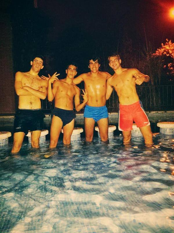 JotaRamirez9's tweet photo. Muchas risaas! Jajajaa #Ninjas #Mimeticos #Dondeestadani #PiscineoNocturno #YNoseQueMas #ASi #SamuGay 🔝🔝🔝🔝 http://t.co/34iQdIFDGg