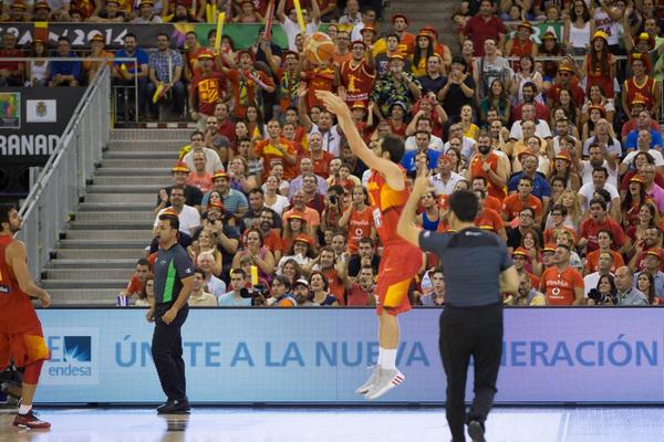 JmCalderon's tweet photo. El Sábado nos vemos en Madrid. Octavos de final contra Senegal.
Gracias Granada por esta semana!
#Spain2014 http://t.co/uVcDnrrE2R