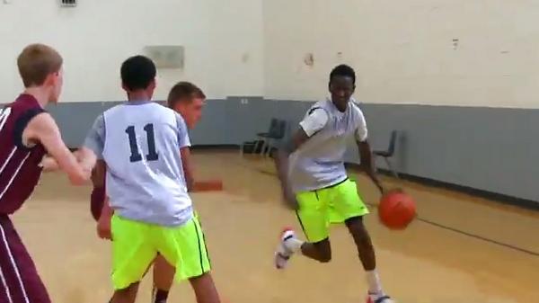 SLAMonline's tweet photo. Bol Bol, Son of NBA Legend Manute Bol, is a Must-See 6-10 14-Year Old Prospect. (VIDEO) http://t.co/79dsLNkDJk http://t.co/D2aCXmXMYc