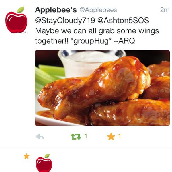 So, I was invited on a date with @Applebees & @Ashton5SOS 💕 #HateMeCuzYouAintMe 😂