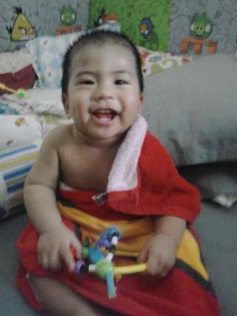 daneshathaa's tweet photo. Aku baru selesai mandi #athaa http://t.co/UX2xQKEOoX