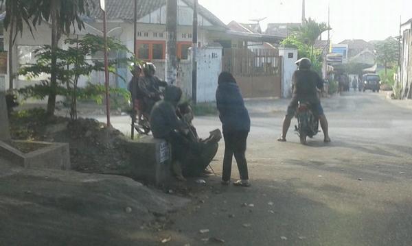 S2Bmalang's tweet photo. #berbagi #sedekah #segobungkus oleh relawan dari Gorontalo, alhamdulillah terwujud dg baik jumat ini @S2BIndonesia http://t.co/8hIfPvsnuN
