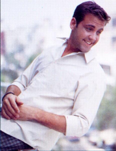 I wanna wish a happy 42nd birthday 2 Carlos Ponce I hope he has fun with his girlfriend & his children 