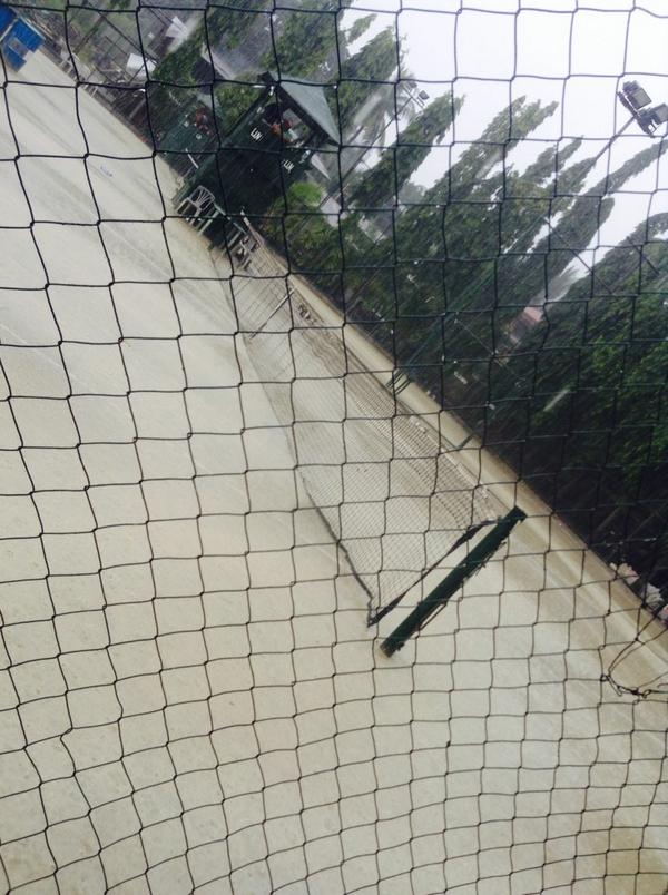 jarrydlaurel's tweet image. tennis problems level:9999999999 #tennislife #tennisproblem #rain