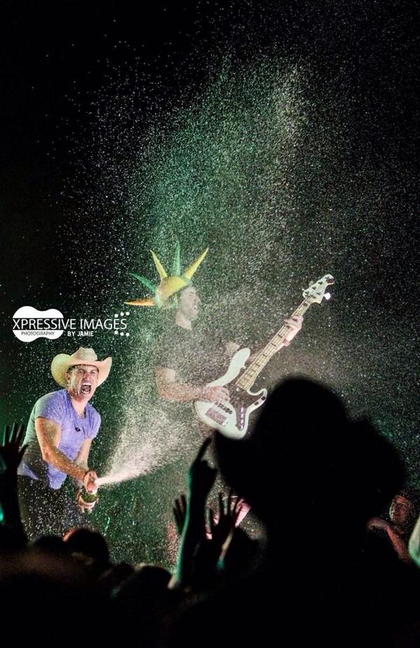 “<a href="/softball3r1/">Caitlin Webb</a>: <a href="/DustinLynchFans/">Dustin Lynch Fans</a> you wanna send me that header pic? 😂😍💕👍” 😄