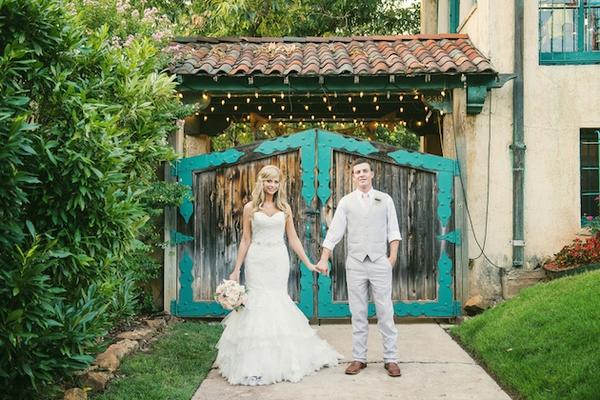 Pretty #pastel details at this real #wedding! buff.ly/1nXtSq9 (Photo by <a href="/blueely/">Kristine & Scott</a> via <a href="/BridalMusings/">Bridal Musings</a>)