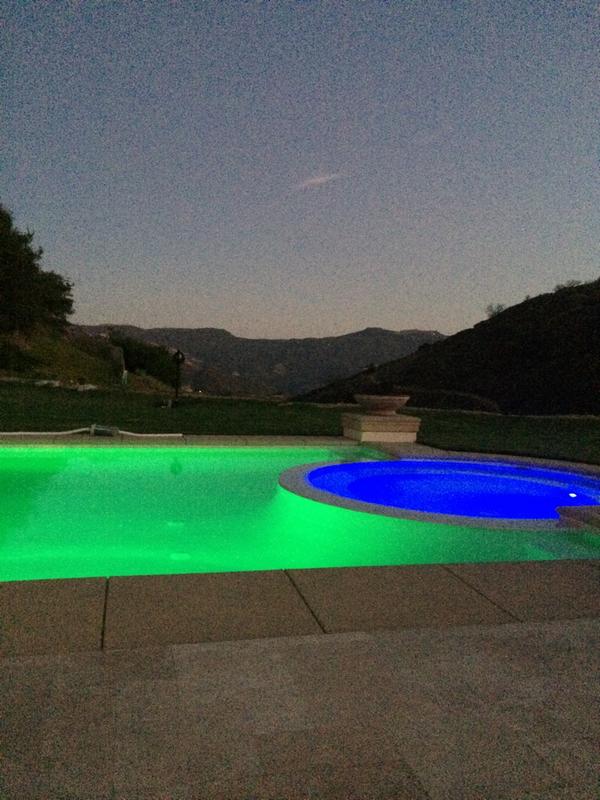 robkardashian's tweet photo. Seahawks colors just for tonight 💙💚 http://t.co/42PT5auQL3