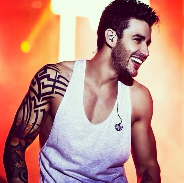 giomastini's tweet photo. cada rt vale um voto, dêem rt p ver esse sorriso na premiação!! #GusttavoLima #PremioSertanejo2014 http://t.co/NzRUQwOF2t