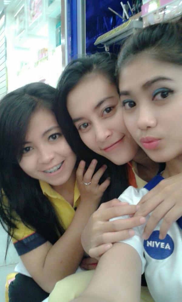 QuinnMelian's tweet photo. @RiantyRenny @tya_tya31 http://t.co/HmeyTrcZ9w