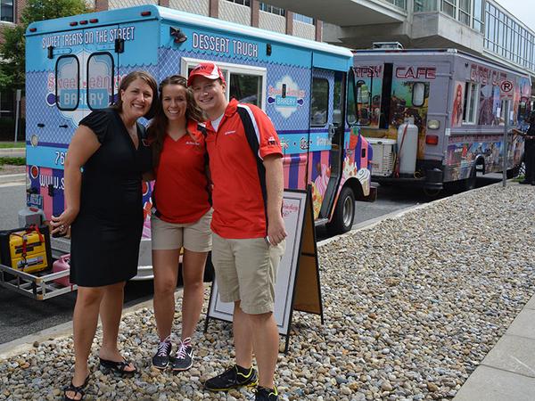 MarkMKTG's tweet photo. Riley Children's Hospital Thursday Afternoon Delight - free cupcakes for 100 people!  #betterstatecrewindy http://t.co/6NG3ZwtkdV