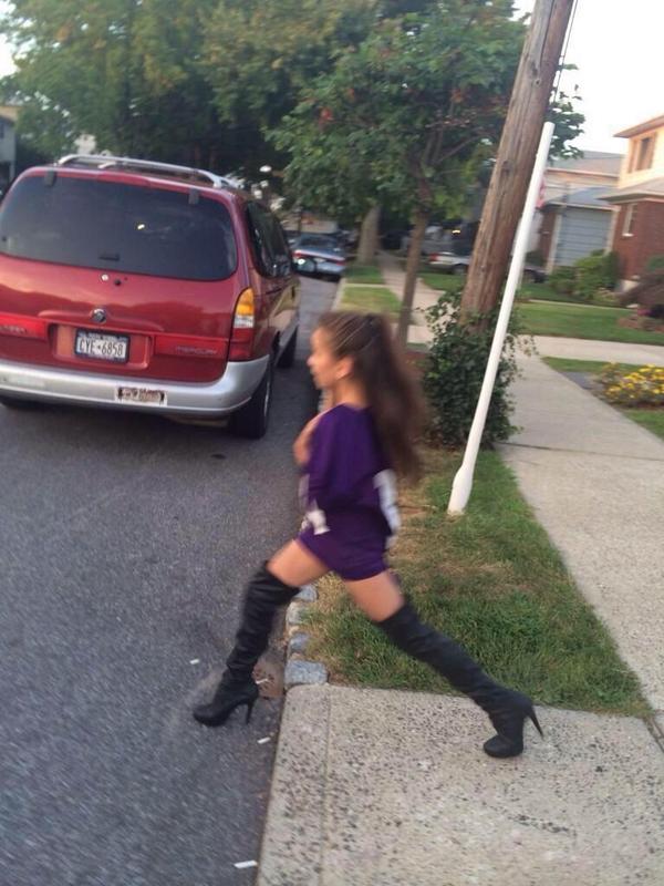LegendaryIsaiah's tweet photo. OMG ARIANA JUST WALKED BY http://t.co/YGFB6Lm7FV
