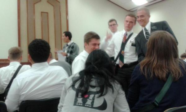 vane_riveraq's tweet photo. Funny moment with elders :3 http://t.co/2bdIJ0nsci