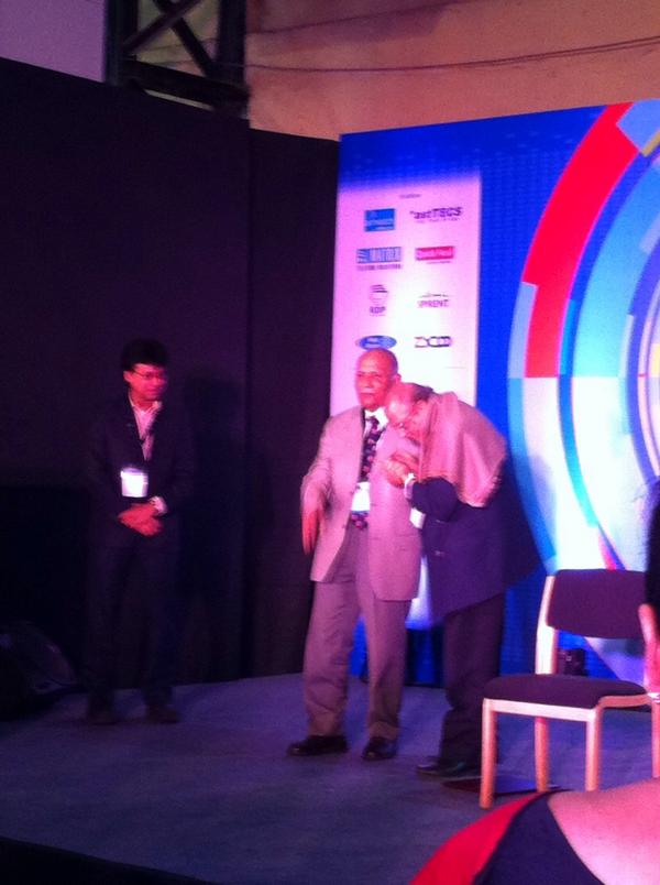 Dr Phatak receives lifetime achievement award from dr FC Kholi